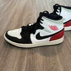 Nike Jordan 1 Mid SE